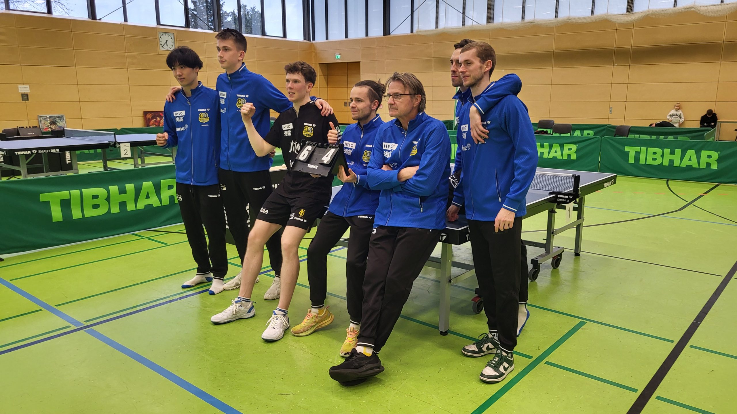 Erfolgreich im Abstiegskampf v.l.n.r. Yuto Muramatsu, Samuel Arpas, Mathias Hübgen, Marius Henninger, Jozeh Urh, Dennis Klein, Cedric Meissner Foto: TTF Homburg-Erbach