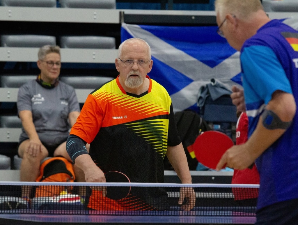 Dieter Hess - Ball und Gegner im Visier