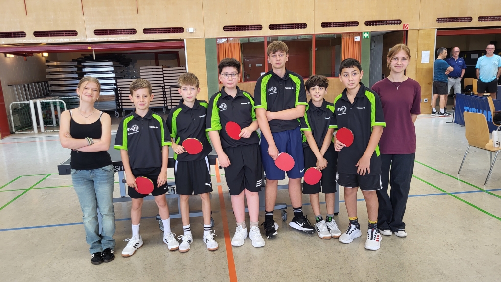 Emma, Julius, Liam, Finn, Edwin, Jad, Yavuz Alp, Milena vor dem ersten Einsatz der U15
